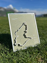 Cadre ma trac3D avec impression du tracé 3D blanc sur fond vert et motif topo